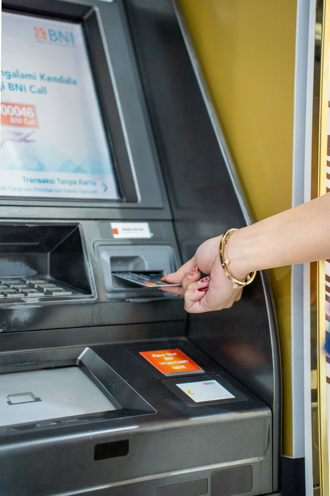 a-hand-inserts-a-card-into-an-atm-machine-8rbwvi0wn24